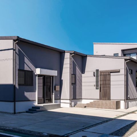 注文住宅【Art Nature】ブラック×木目が映えるホテルライクな二世帯住宅：三島市栄町